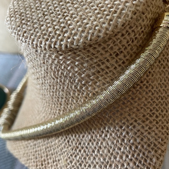 Elegant Green Pendant Necklace - Picture 4 of 5